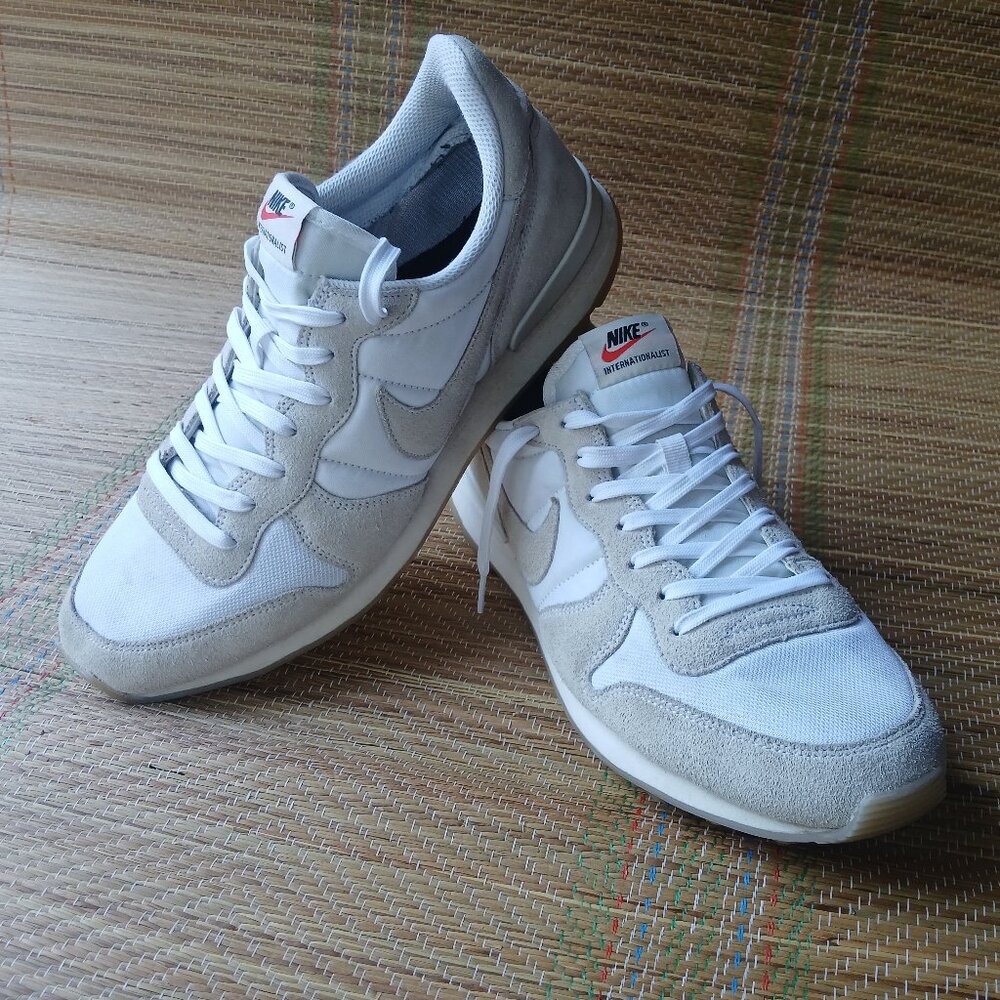 Nike Internationalist White and Gray Athletic Shoes